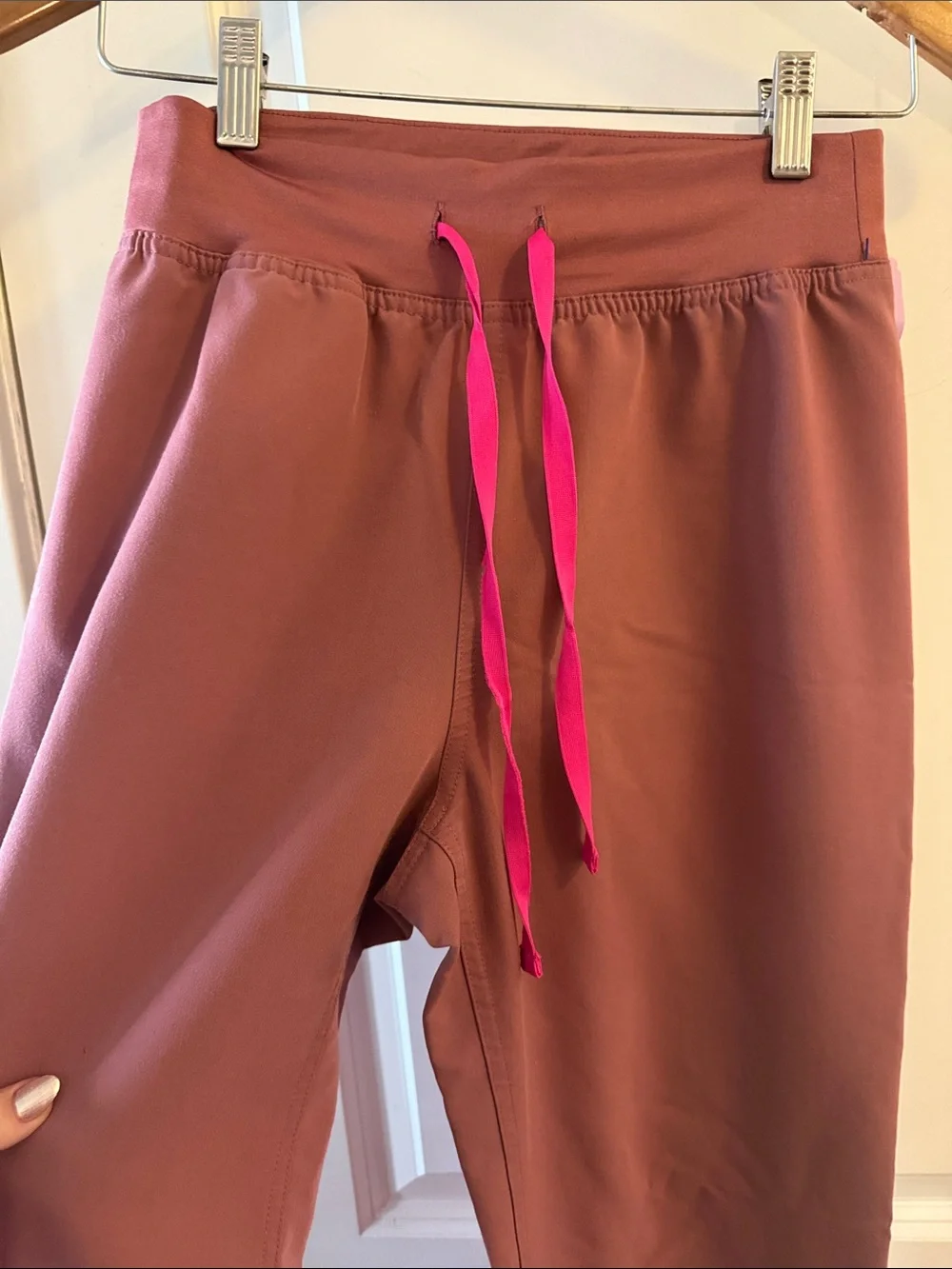 EUC FIGS Technical Collection Rose Hot Pink Cargo Scrub Pants Womens Sz XS Tall - Picture 2 of 8